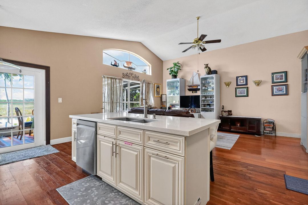 待售: $780,000 (4 贝兹, 2 浴室, 2339 平方英尺)