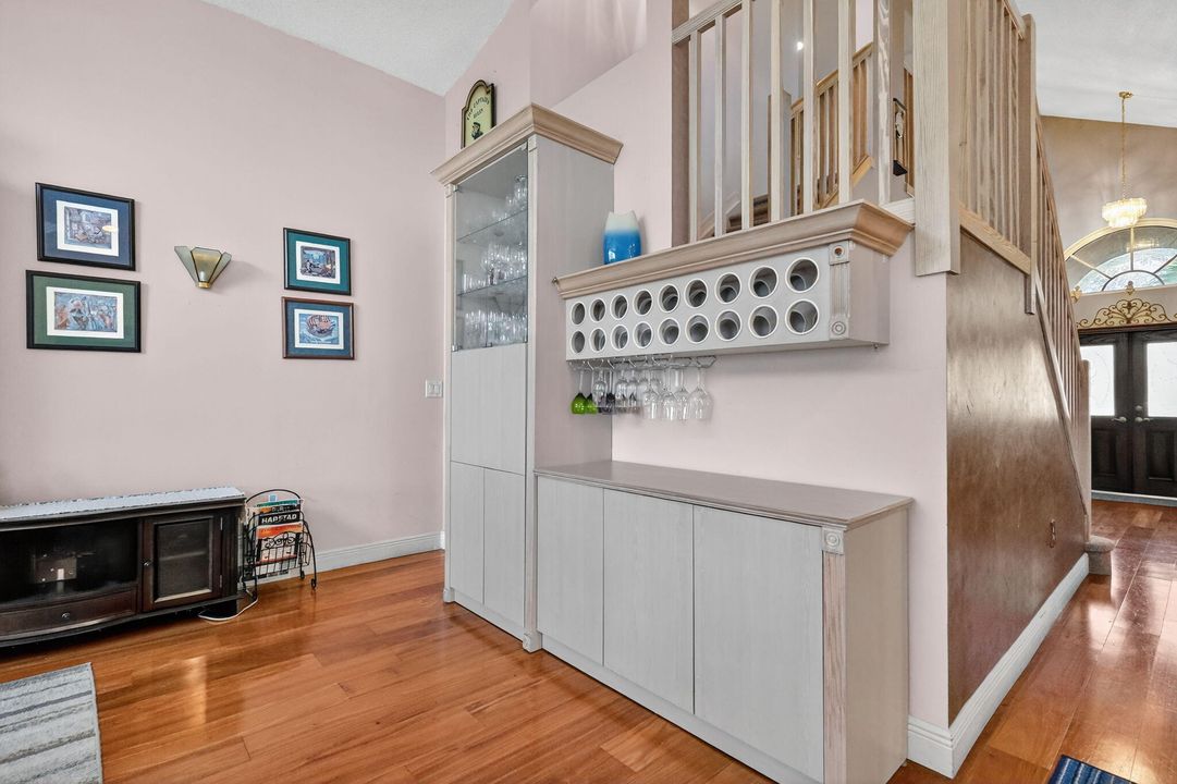 待售: $780,000 (4 贝兹, 2 浴室, 2339 平方英尺)