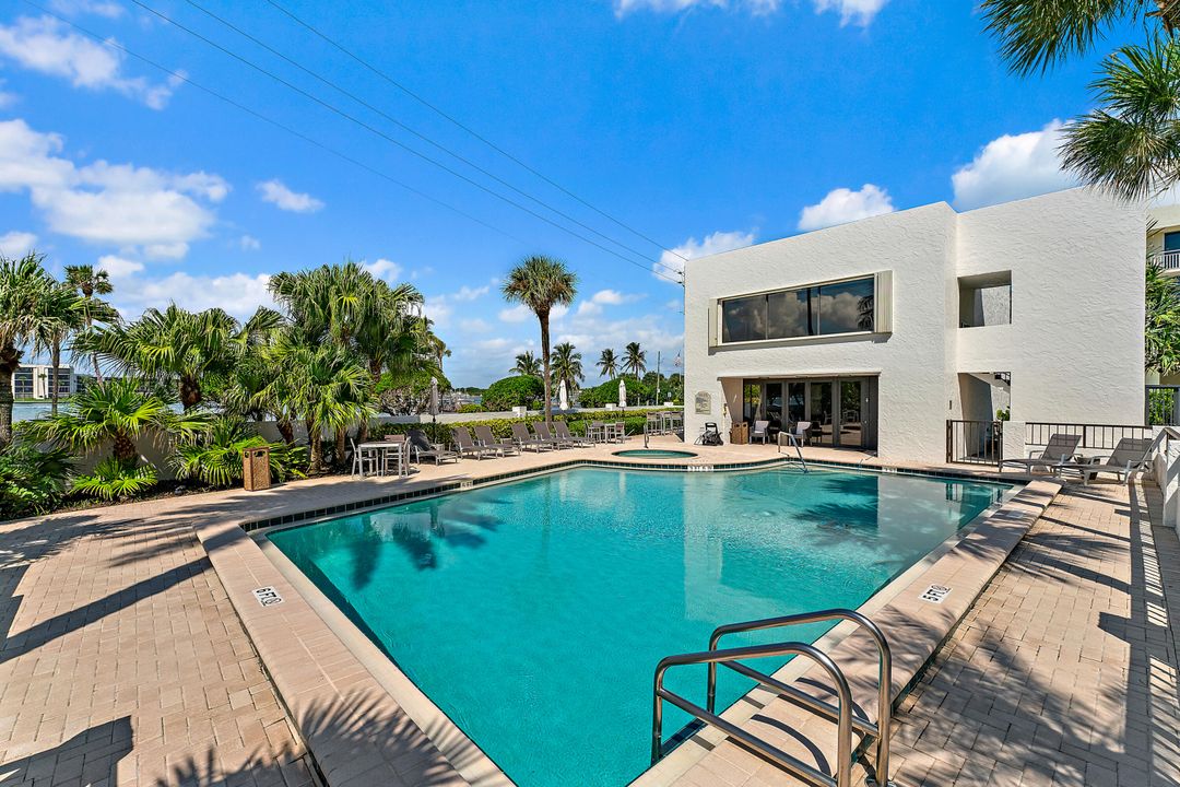 For Sale: $2,399,950 (3 beds, 2 baths, 2554 Square Feet)