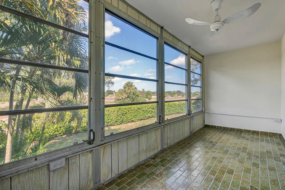 For Sale: $85,500 (2 beds, 2 baths, 990 Square Feet)