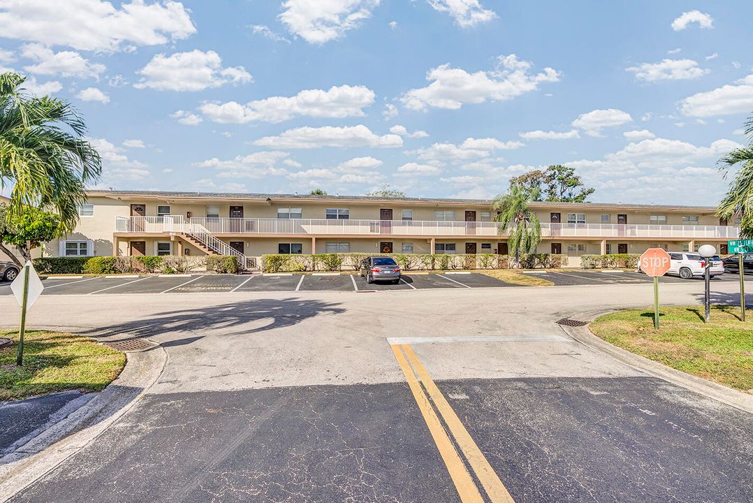 For Sale: $85,500 (2 beds, 2 baths, 990 Square Feet)