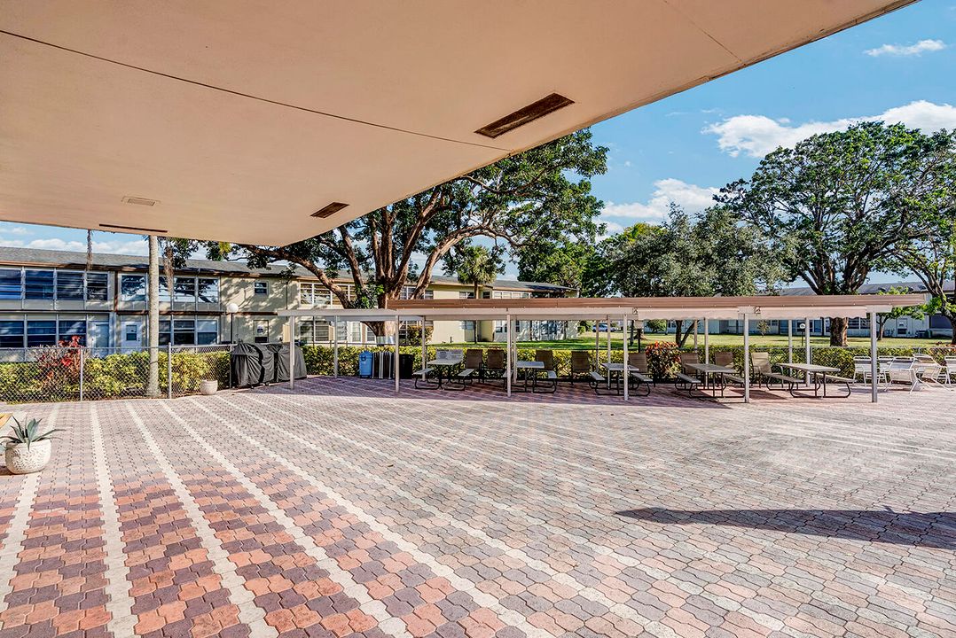 For Sale: $85,500 (2 beds, 2 baths, 990 Square Feet)