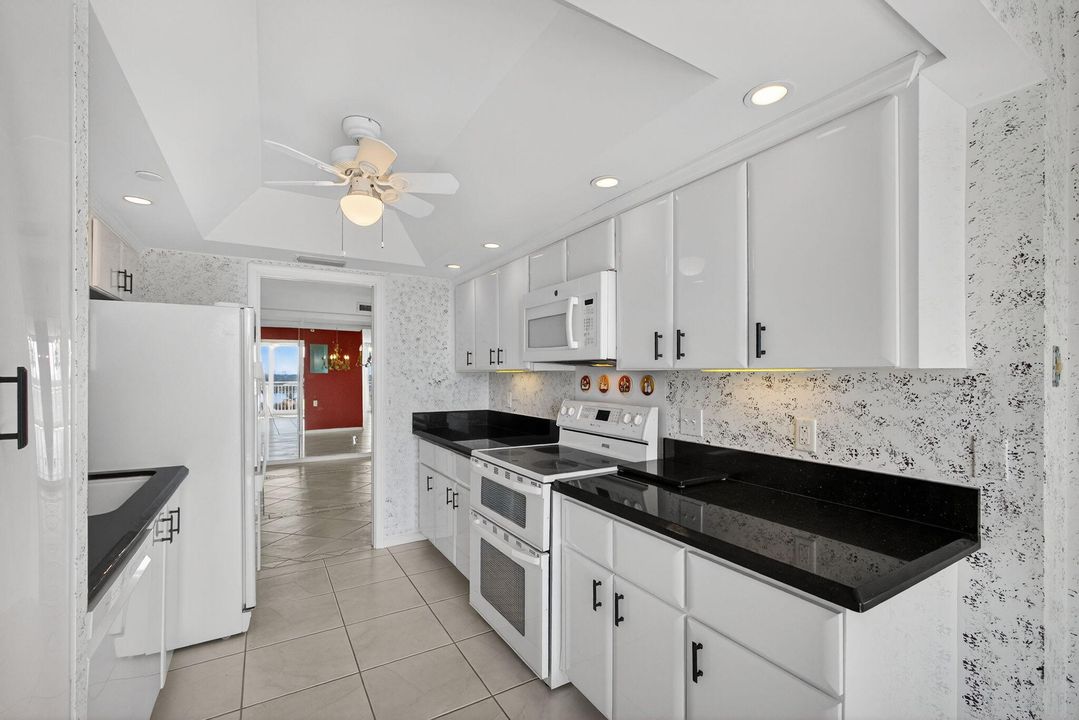 Active With Contract: $695,000 (2 beds, 2 baths, 1760 Square Feet)