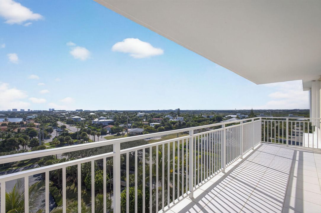 Active With Contract: $695,000 (2 beds, 2 baths, 1760 Square Feet)