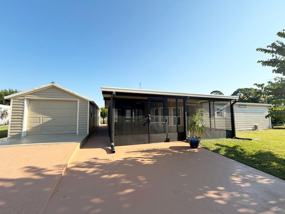 For Sale: $239,000 (2 beds, 2 baths, 1080 Square Feet)