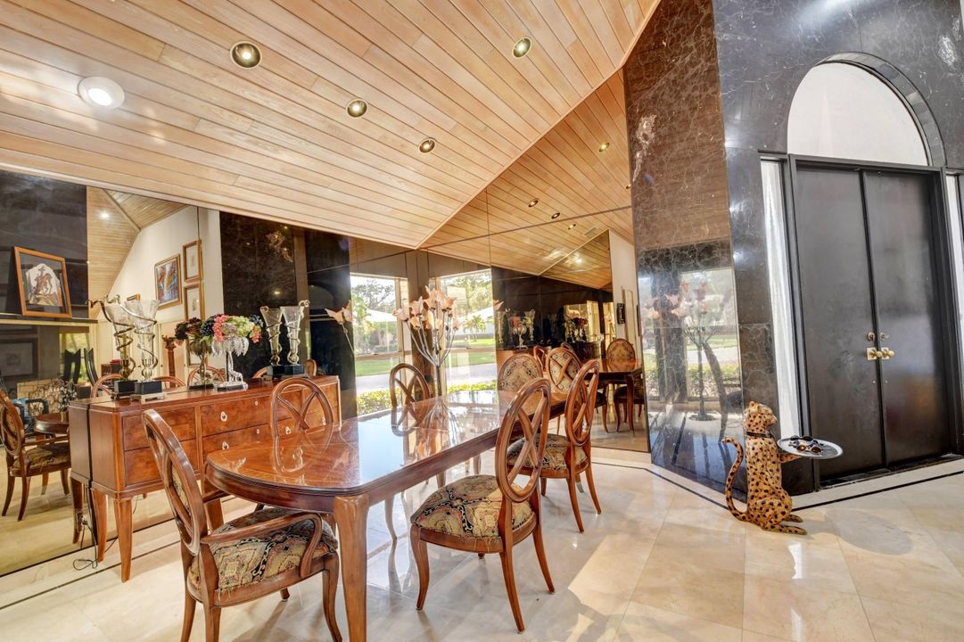 For Sale: $1,250,000 (4 beds, 5 baths, 4717 Square Feet)