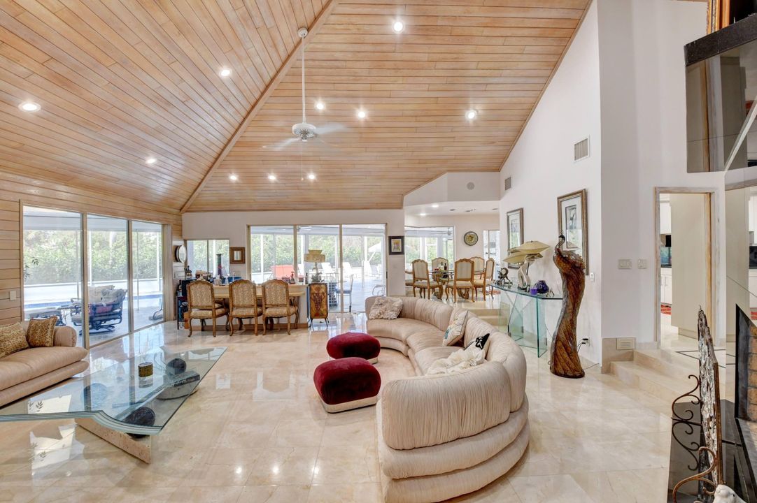 For Sale: $1,250,000 (4 beds, 5 baths, 4717 Square Feet)