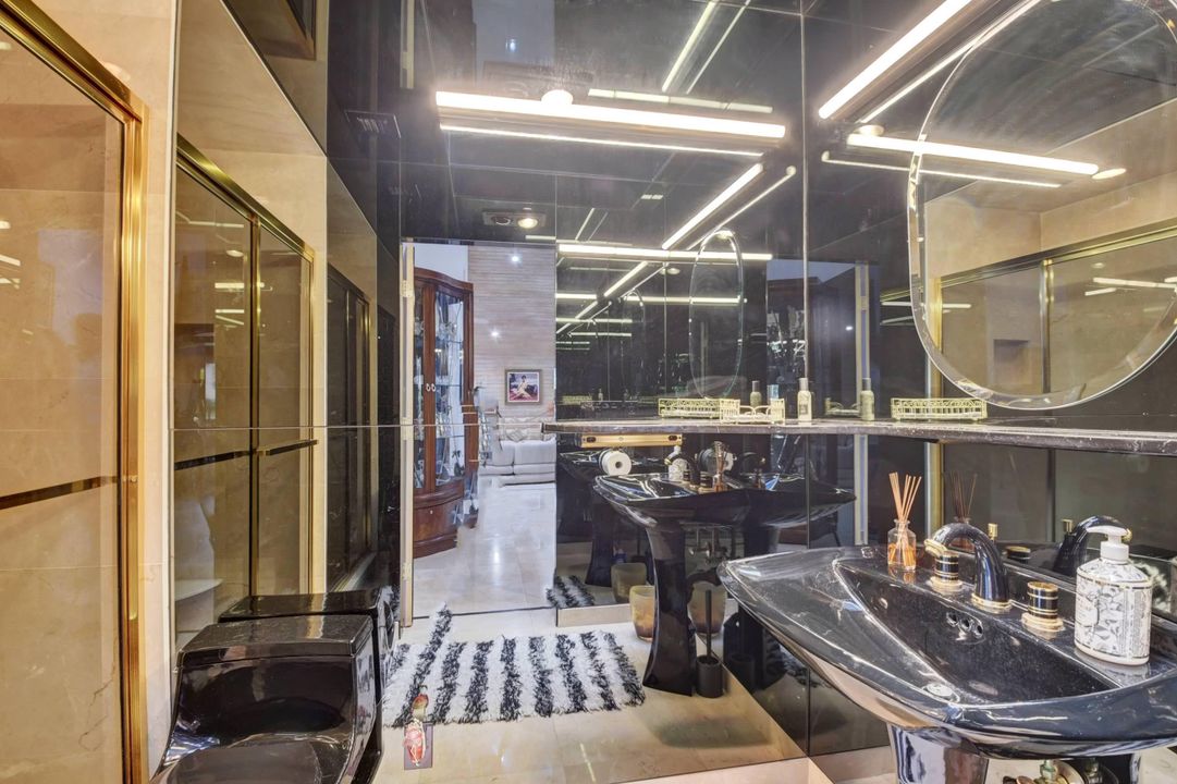 For Sale: $1,250,000 (4 beds, 5 baths, 4717 Square Feet)