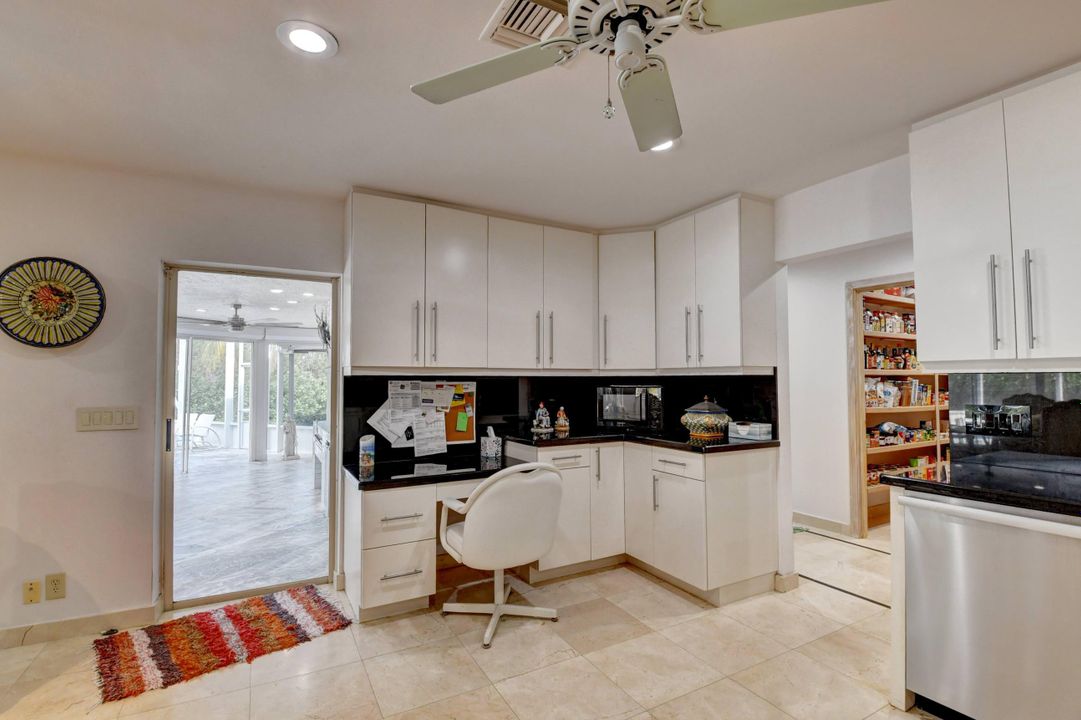 For Sale: $1,250,000 (4 beds, 5 baths, 4717 Square Feet)