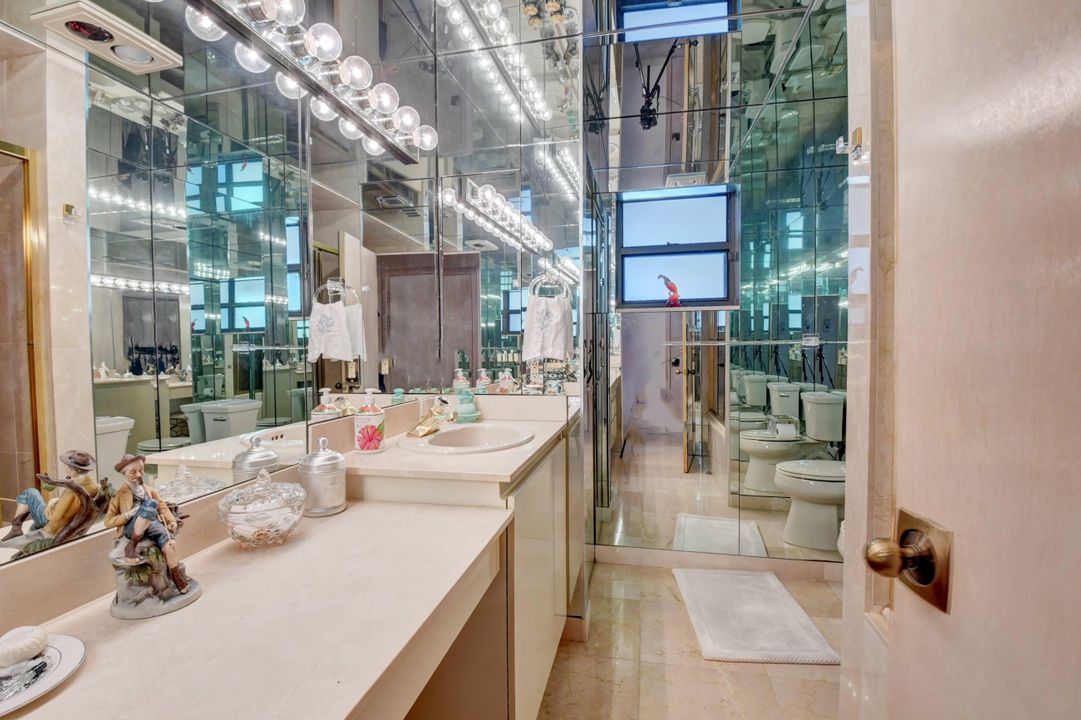 For Sale: $1,250,000 (4 beds, 5 baths, 4717 Square Feet)