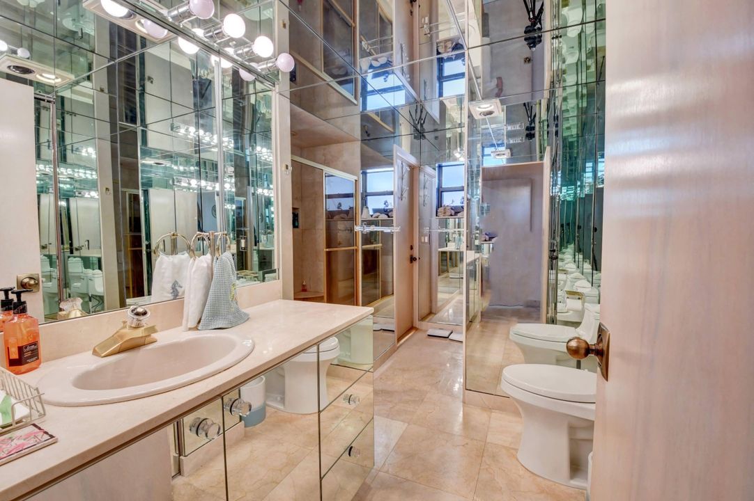 For Sale: $1,250,000 (4 beds, 5 baths, 4717 Square Feet)