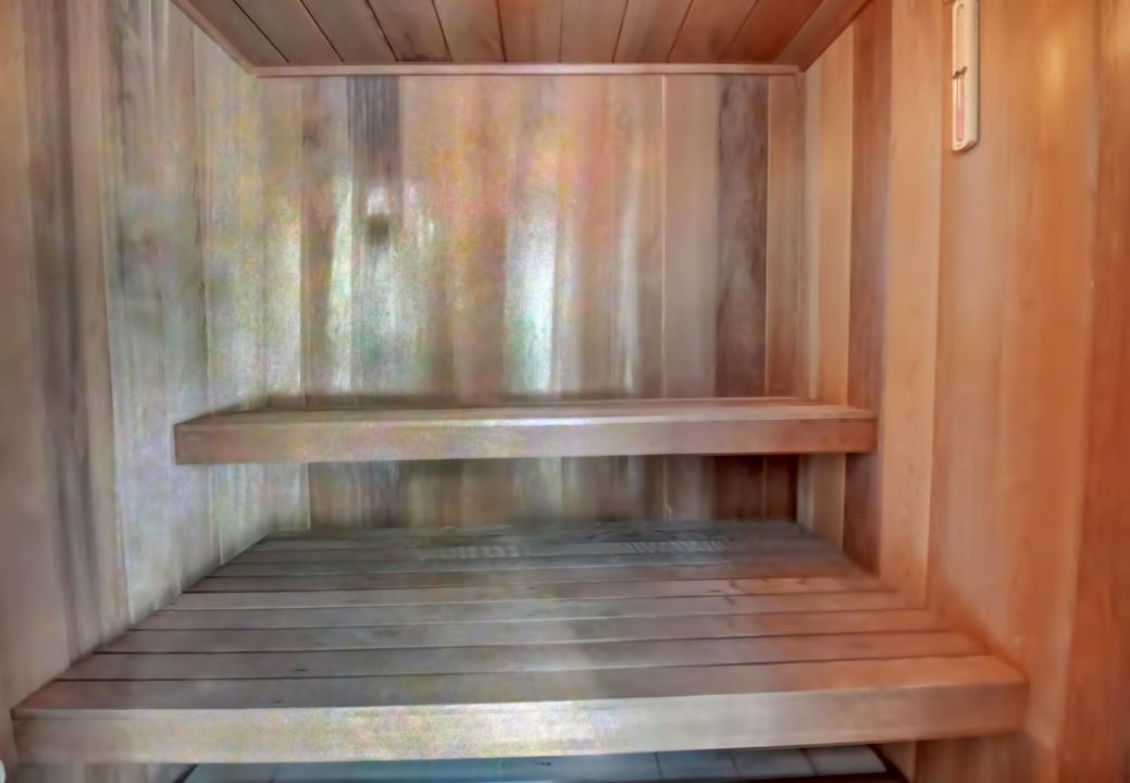 For Sale: $1,250,000 (4 beds, 5 baths, 4717 Square Feet)