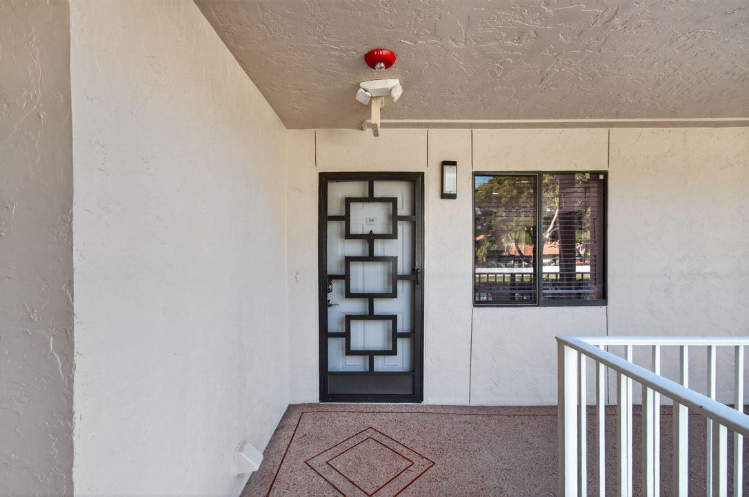 合同活跃: $400,000 (2 贝兹, 2 浴室, 1460 平方英尺)