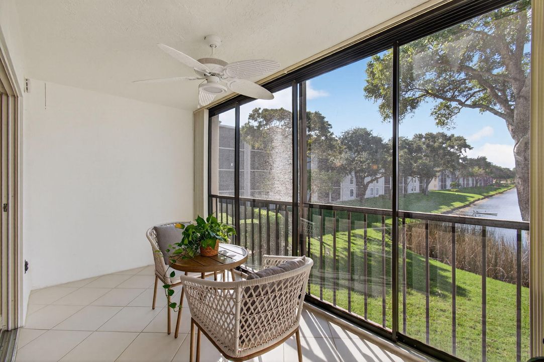 合同活跃: $400,000 (2 贝兹, 2 浴室, 1460 平方英尺)