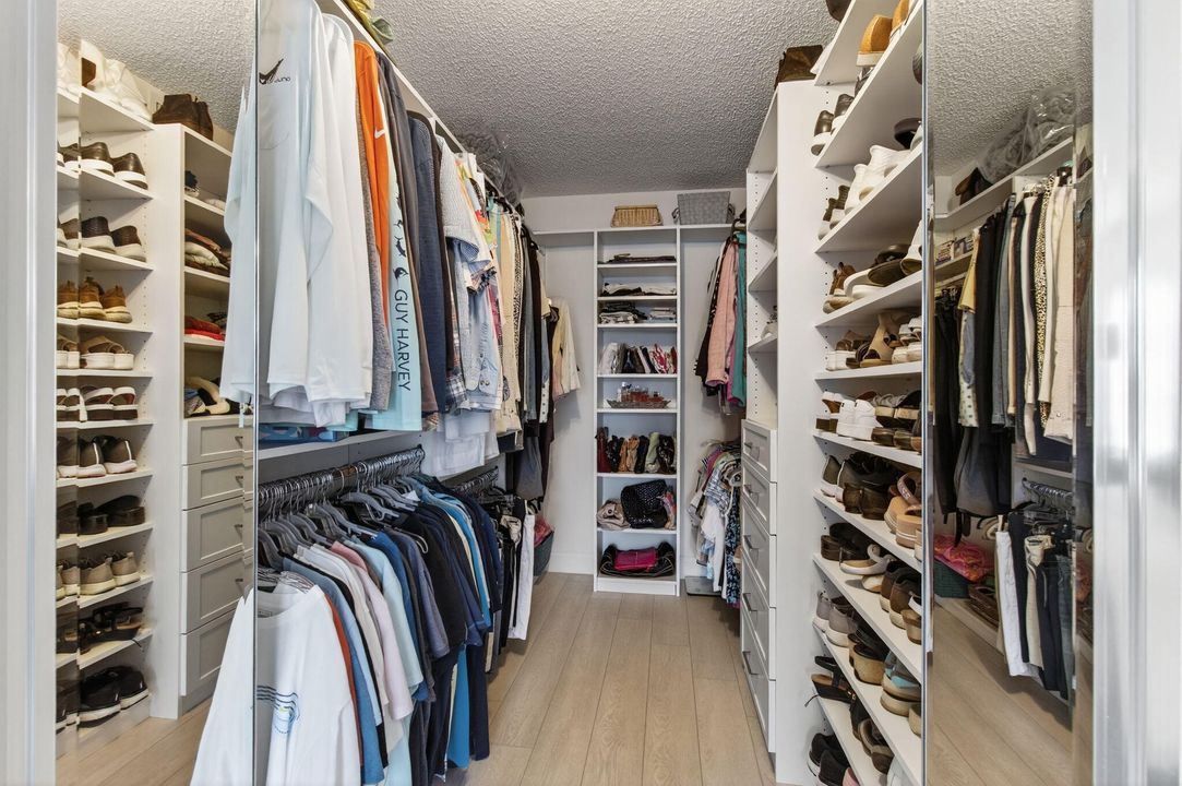 合同活跃: $400,000 (2 贝兹, 2 浴室, 1460 平方英尺)