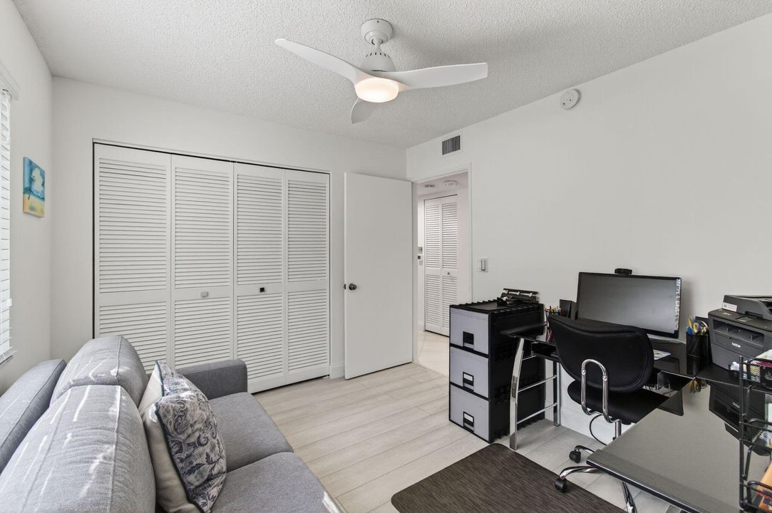 合同活跃: $400,000 (2 贝兹, 2 浴室, 1460 平方英尺)