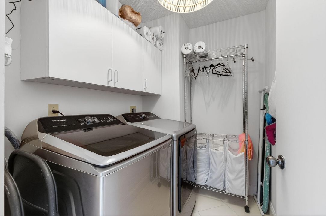 合同活跃: $400,000 (2 贝兹, 2 浴室, 1460 平方英尺)