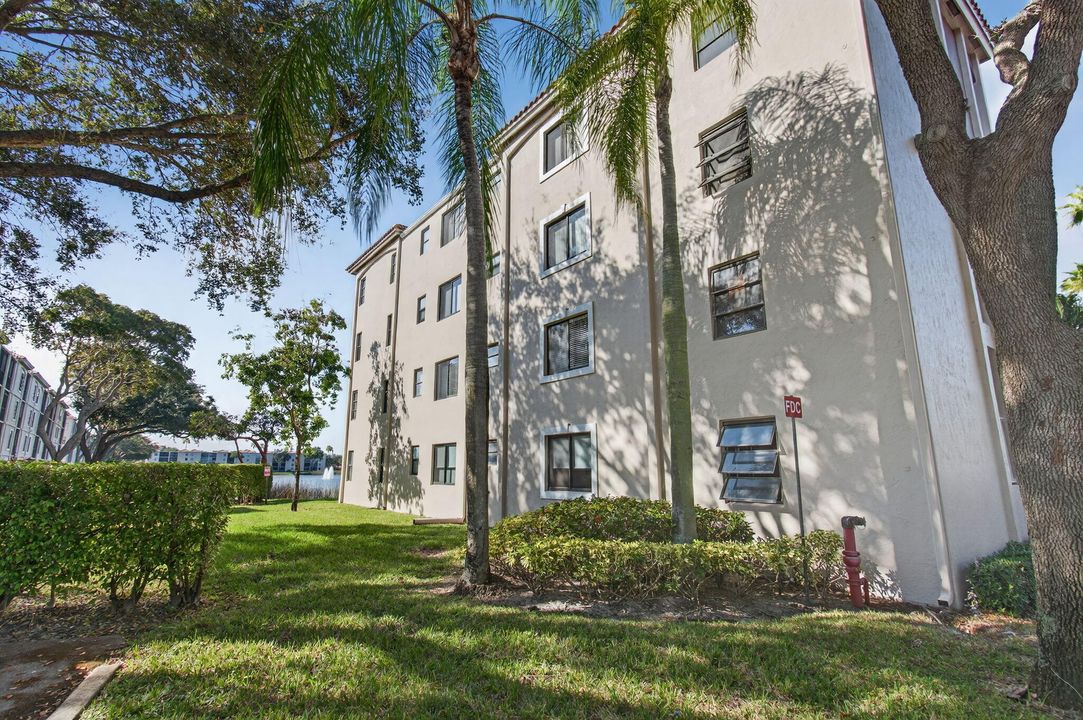 合同活跃: $400,000 (2 贝兹, 2 浴室, 1460 平方英尺)