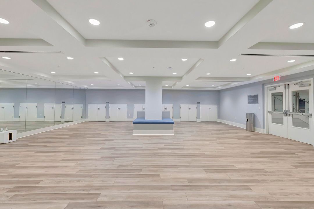 合同活跃: $400,000 (2 贝兹, 2 浴室, 1460 平方英尺)