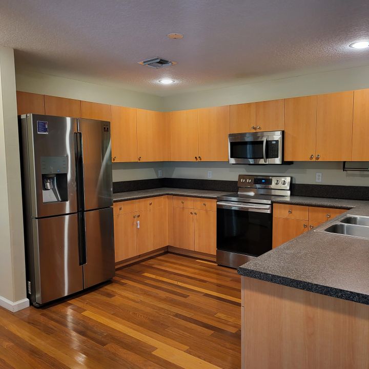 For Rent: $2,995 (3 beds, 2 baths, 2152 Square Feet)