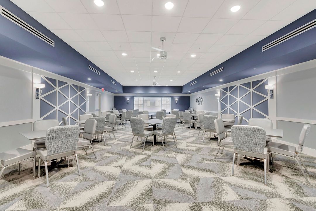 合同活跃: $400,000 (2 贝兹, 2 浴室, 1460 平方英尺)