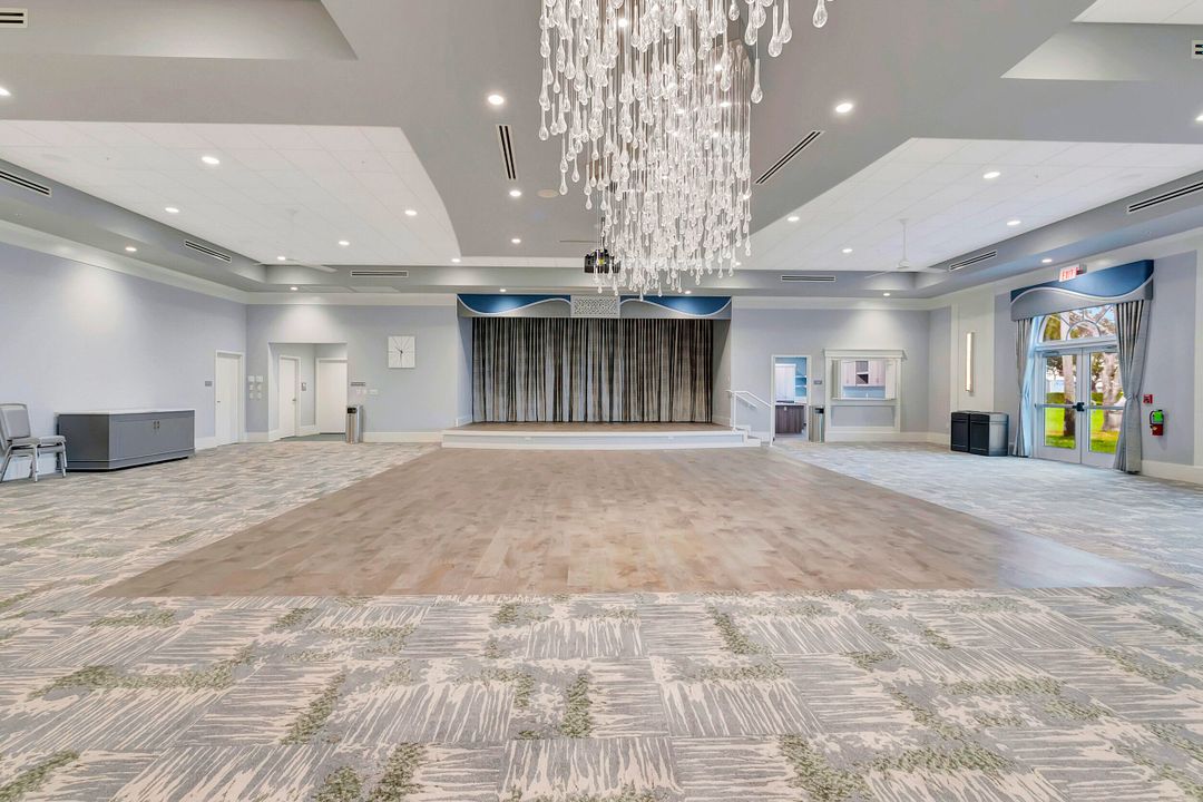 合同活跃: $400,000 (2 贝兹, 2 浴室, 1460 平方英尺)