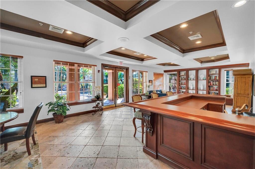 For Sale: $240,000 (2 beds, 2 baths, 1067 Square Feet)