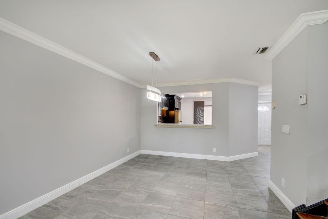 待售: $369,900 (2 贝兹, 2 浴室, 1632 平方英尺)