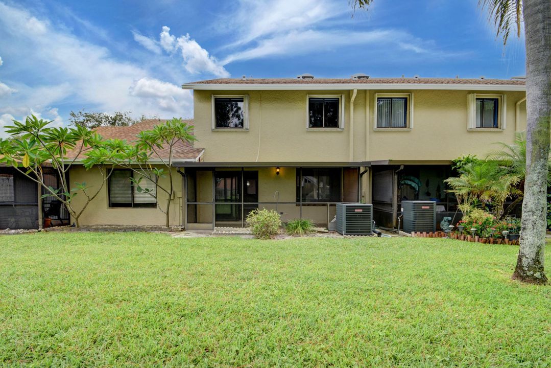 待售: $369,900 (2 贝兹, 2 浴室, 1632 平方英尺)