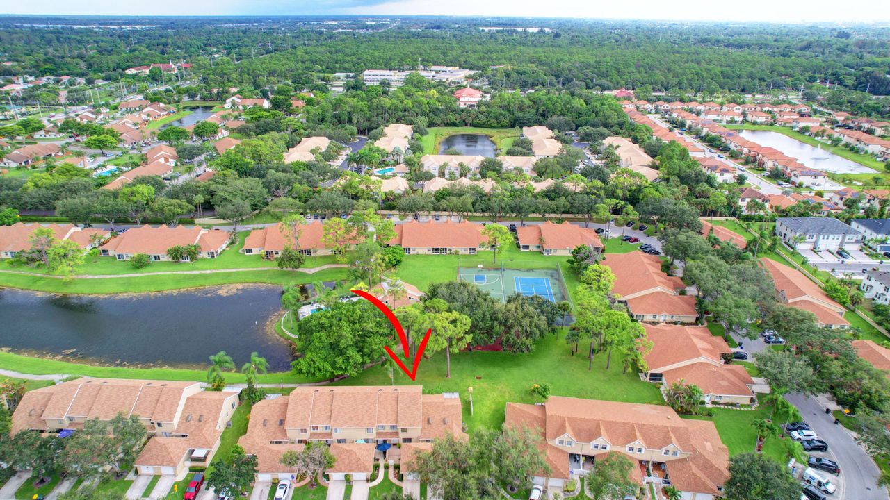 待售: $369,900 (2 贝兹, 2 浴室, 1632 平方英尺)