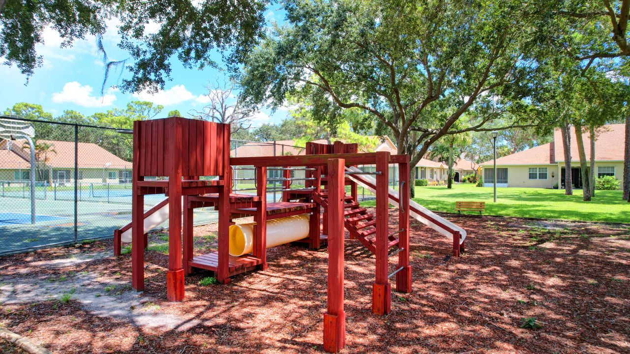 待售: $369,900 (2 贝兹, 2 浴室, 1632 平方英尺)