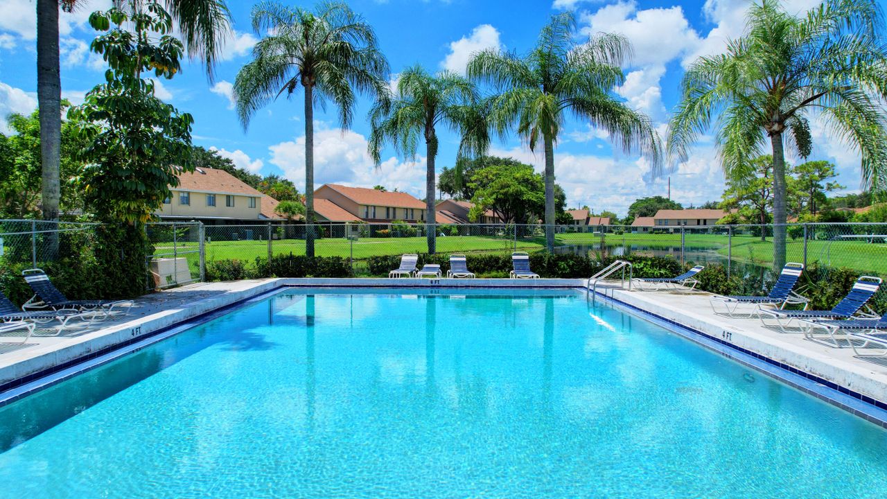 待售: $369,900 (2 贝兹, 2 浴室, 1632 平方英尺)