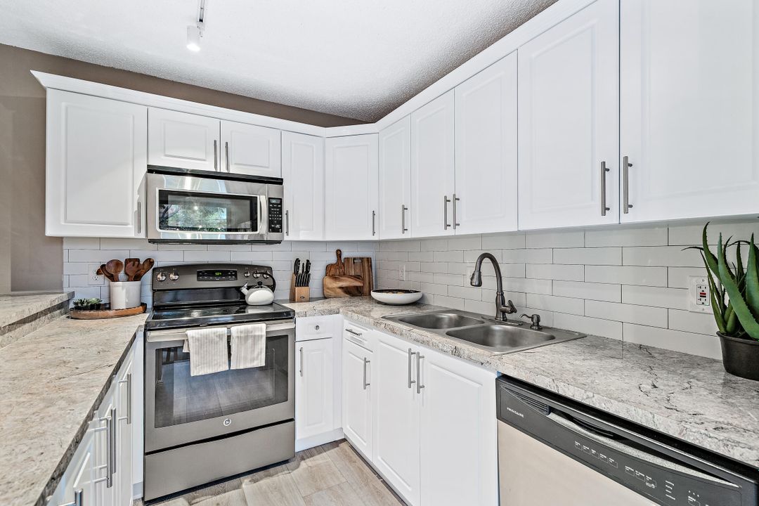 出租: $3,400 (2 贝兹, 2 浴室, 1470 平方英尺)