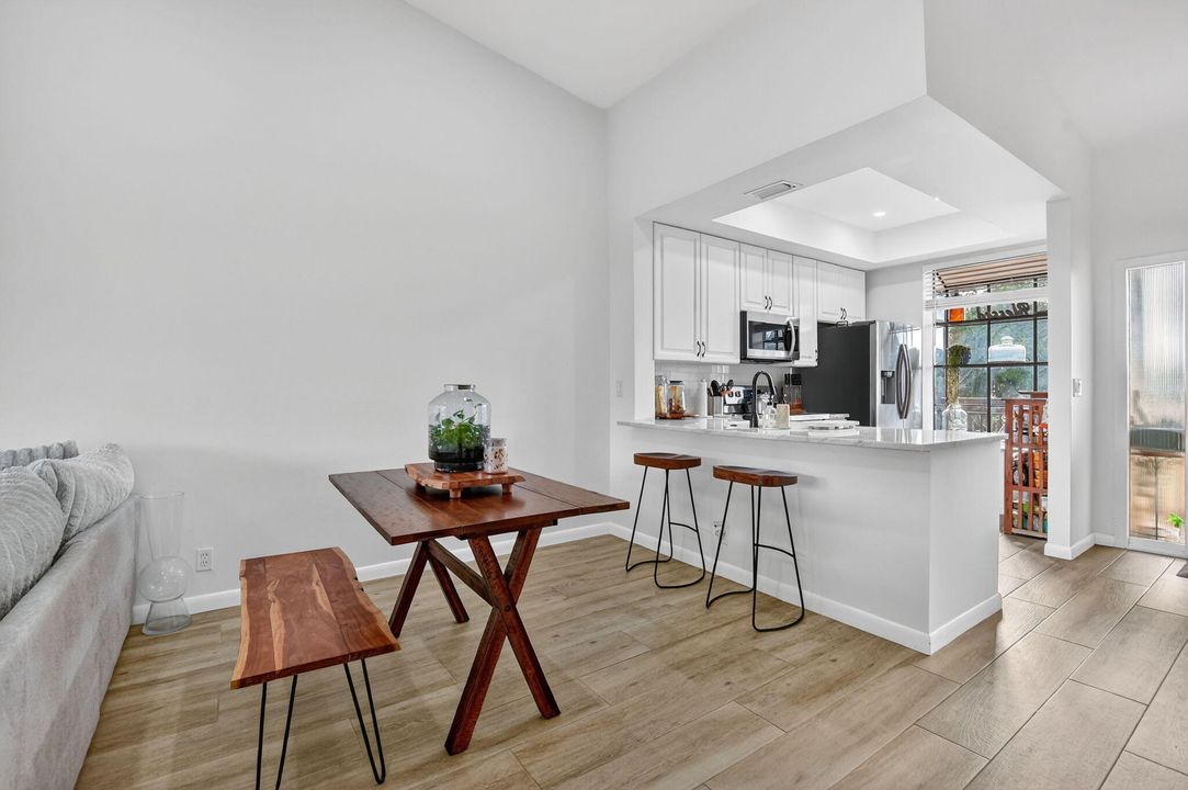 En Venta: $266,800 (2 camas, 2 baños, 1100 Pies cuadrados)