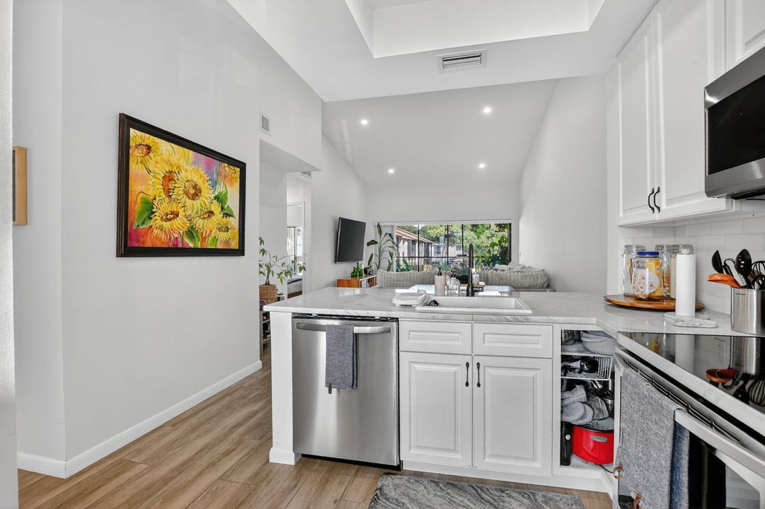 En Venta: $266,800 (2 camas, 2 baños, 1100 Pies cuadrados)