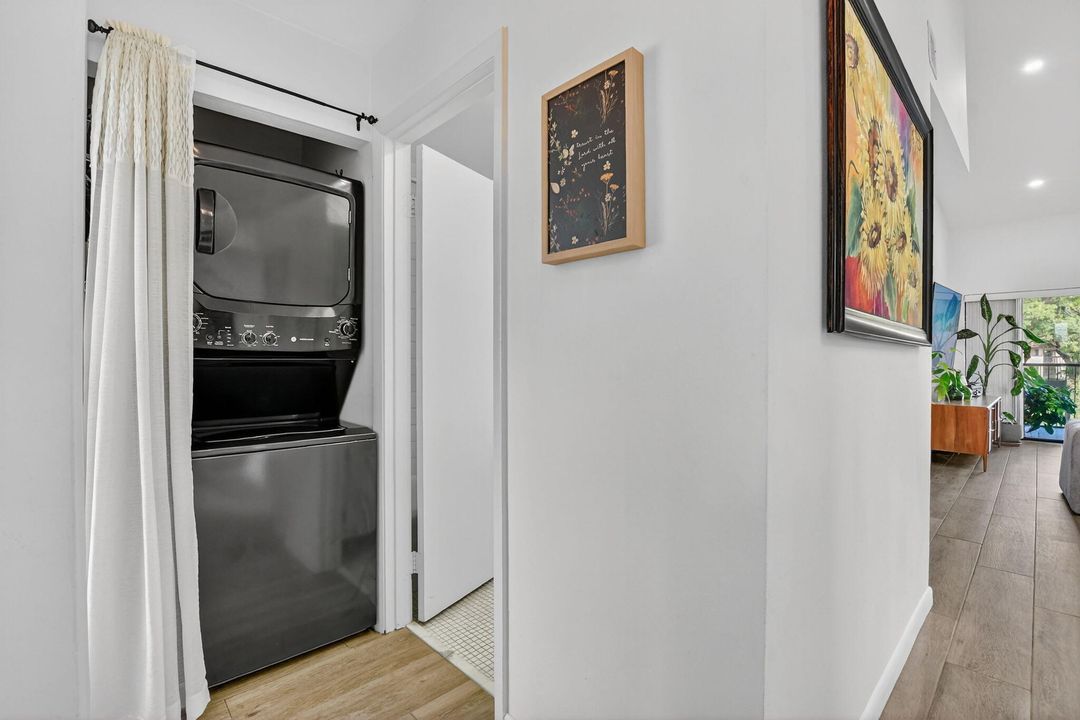 En Venta: $266,800 (2 camas, 2 baños, 1100 Pies cuadrados)