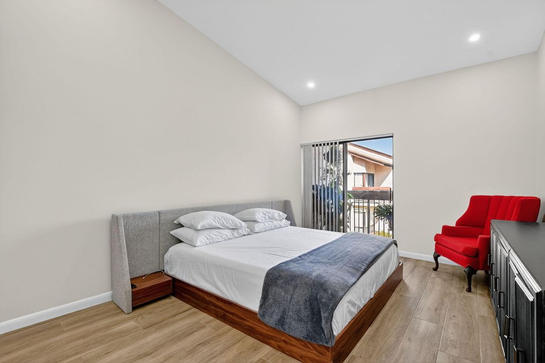 En Venta: $266,800 (2 camas, 2 baños, 1100 Pies cuadrados)