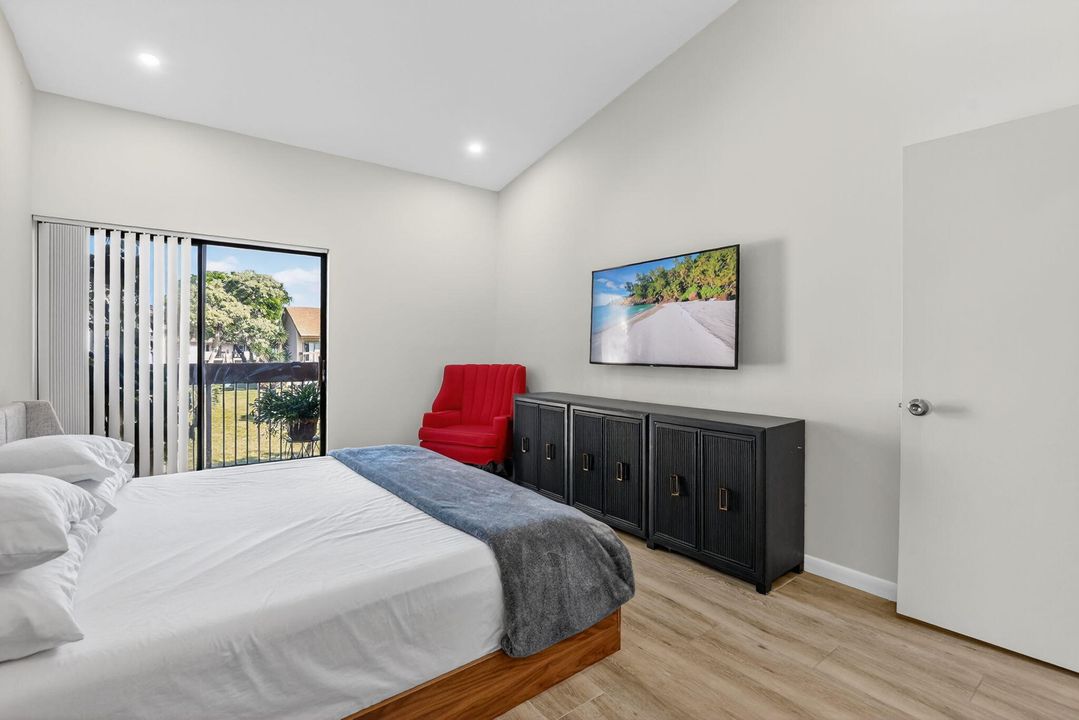 En Venta: $266,800 (2 camas, 2 baños, 1100 Pies cuadrados)