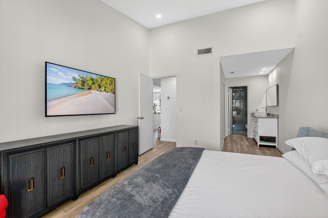 En Venta: $266,800 (2 camas, 2 baños, 1100 Pies cuadrados)