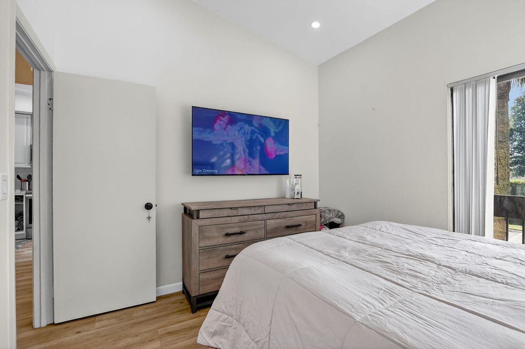 En Venta: $266,800 (2 camas, 2 baños, 1100 Pies cuadrados)