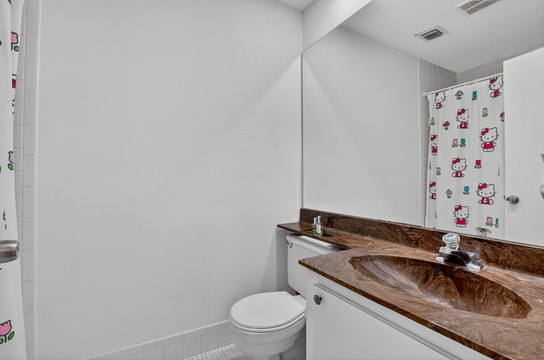 En Venta: $266,800 (2 camas, 2 baños, 1100 Pies cuadrados)