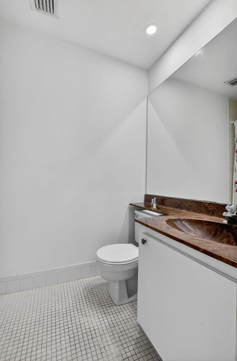 En Venta: $266,800 (2 camas, 2 baños, 1100 Pies cuadrados)