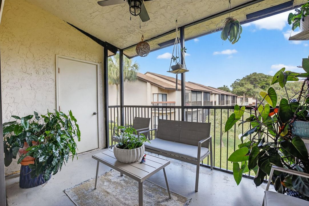 En Venta: $266,800 (2 camas, 2 baños, 1100 Pies cuadrados)