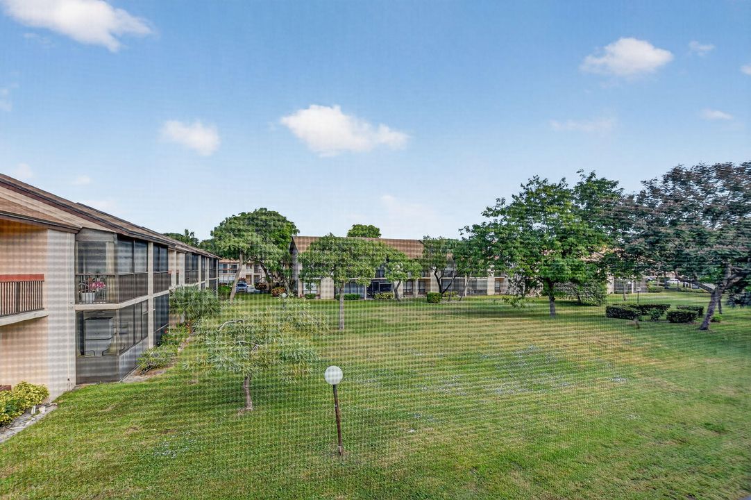 En Venta: $266,800 (2 camas, 2 baños, 1100 Pies cuadrados)