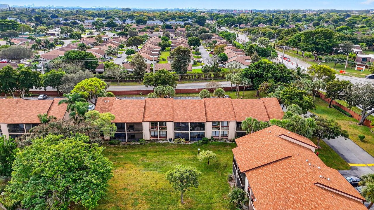 En Venta: $266,800 (2 camas, 2 baños, 1100 Pies cuadrados)