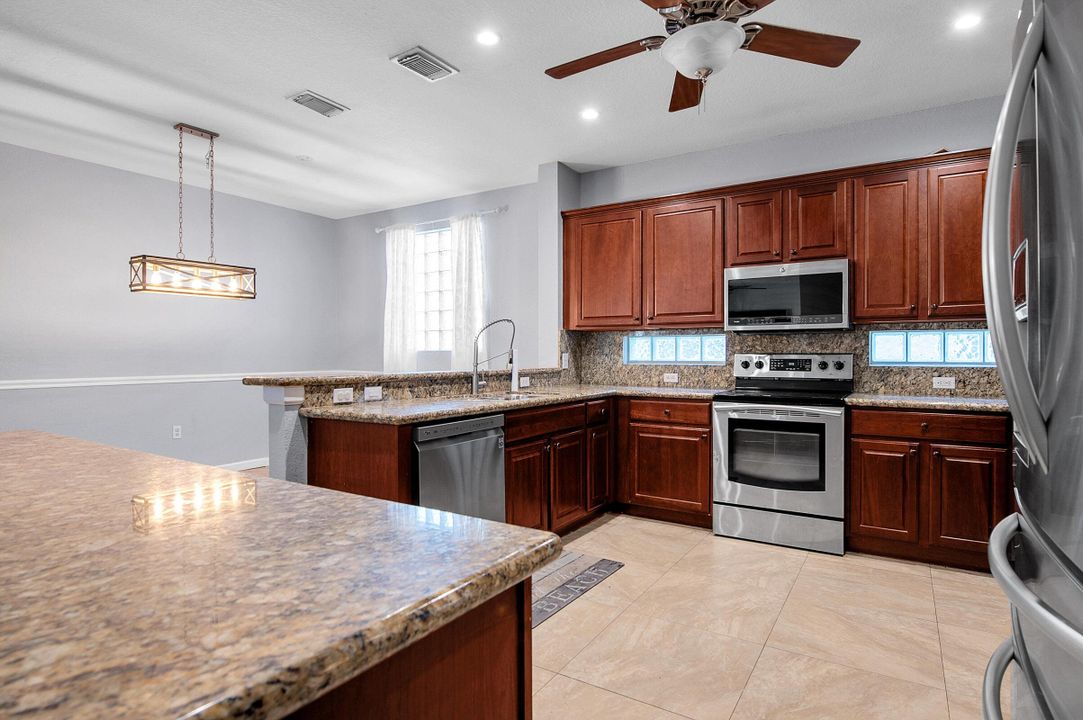 For Sale: $750,000 (4 beds, 3 baths, 3039 Square Feet)