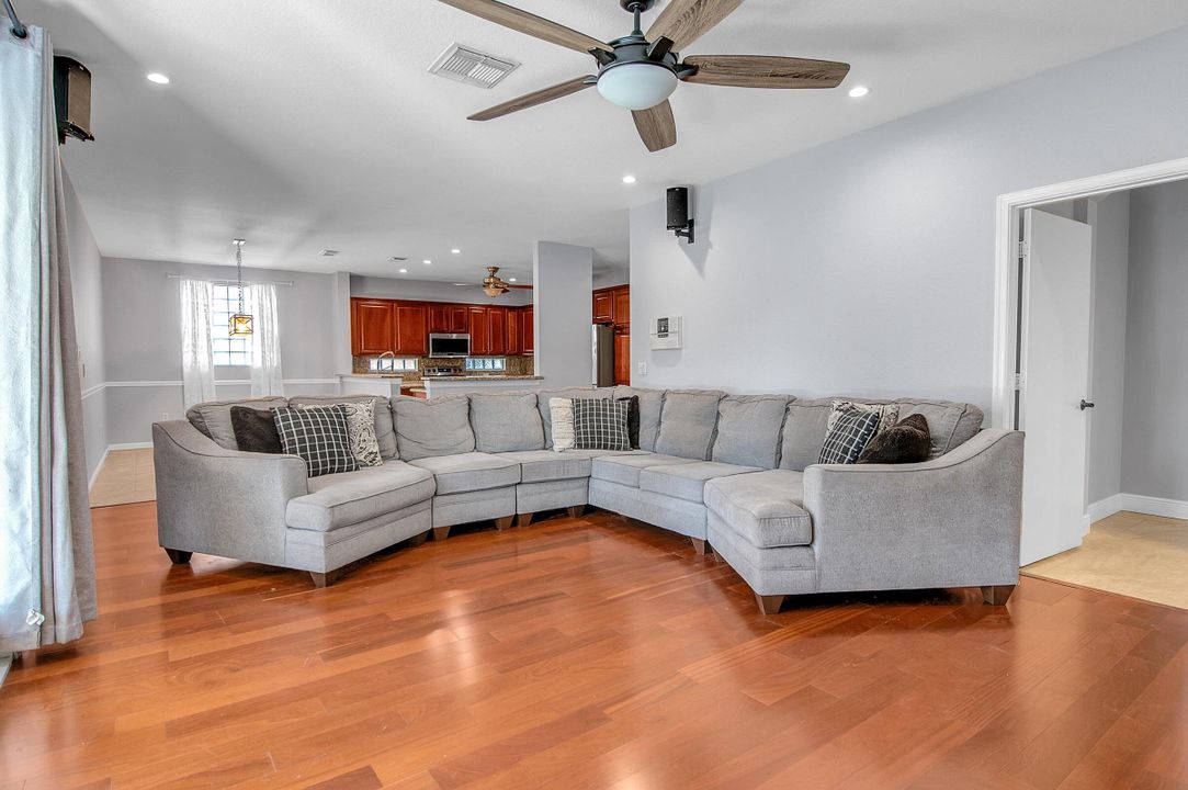 For Sale: $750,000 (4 beds, 3 baths, 3039 Square Feet)