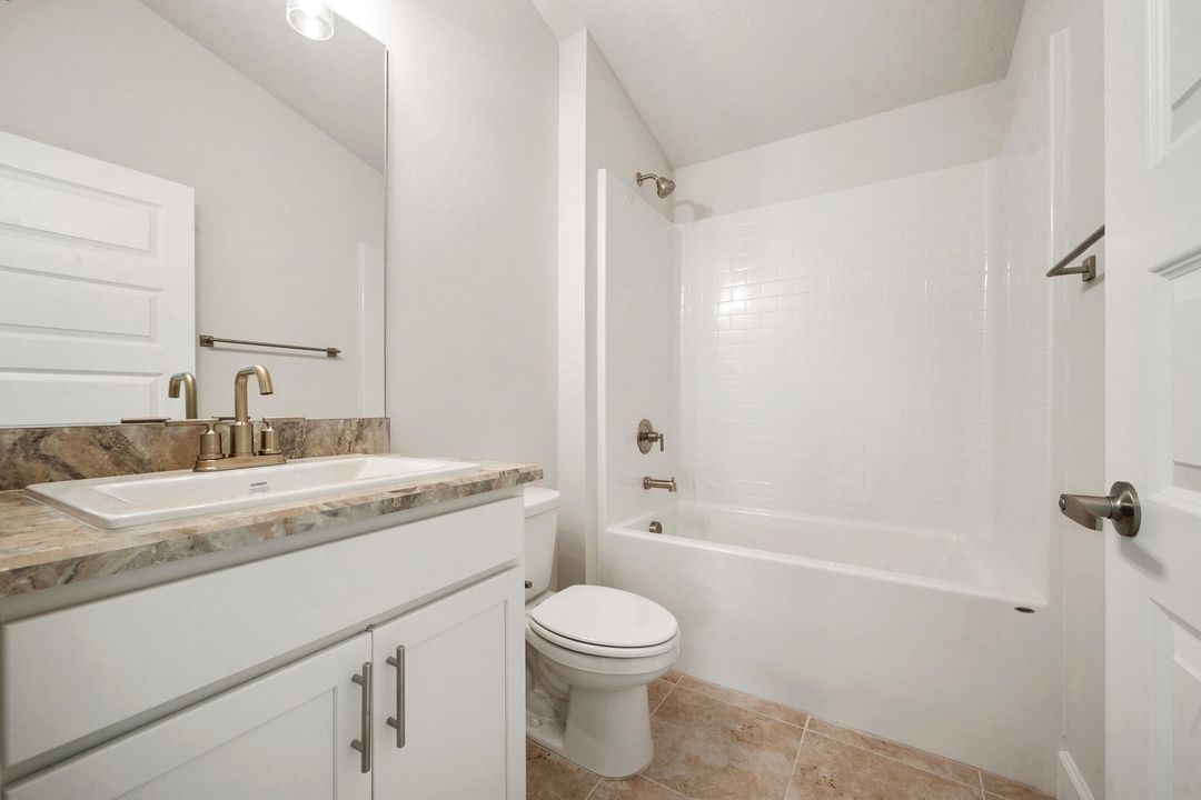 For Sale: $352,652 (4 beds, 2 baths, 1820 Square Feet)
