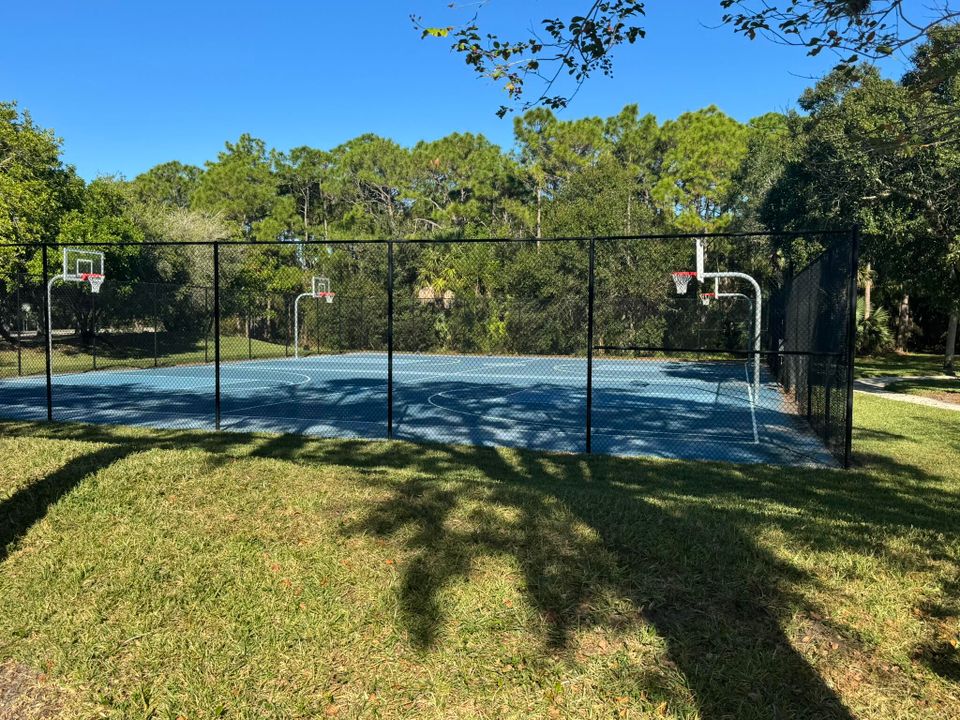 For Sale: $559,900 (3 beds, 2 baths, 1922 Square Feet)