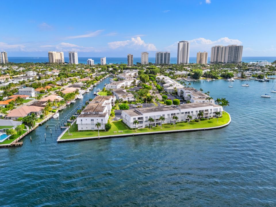 Active With Contract: $3,200 (2 beds, 2 baths, 1143 Square Feet)